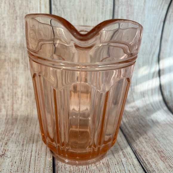 Anchor Hocking COLONIAL KNIFE &
FORK PINK 5" - 16 OZ MILK PITCHER Vintagee - Picture 2 of 8